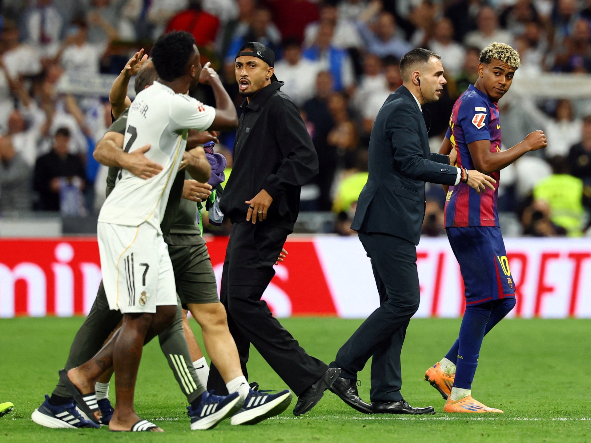 كواليس المناوشات بين لاعبي ريال مدريد وبرشلونة