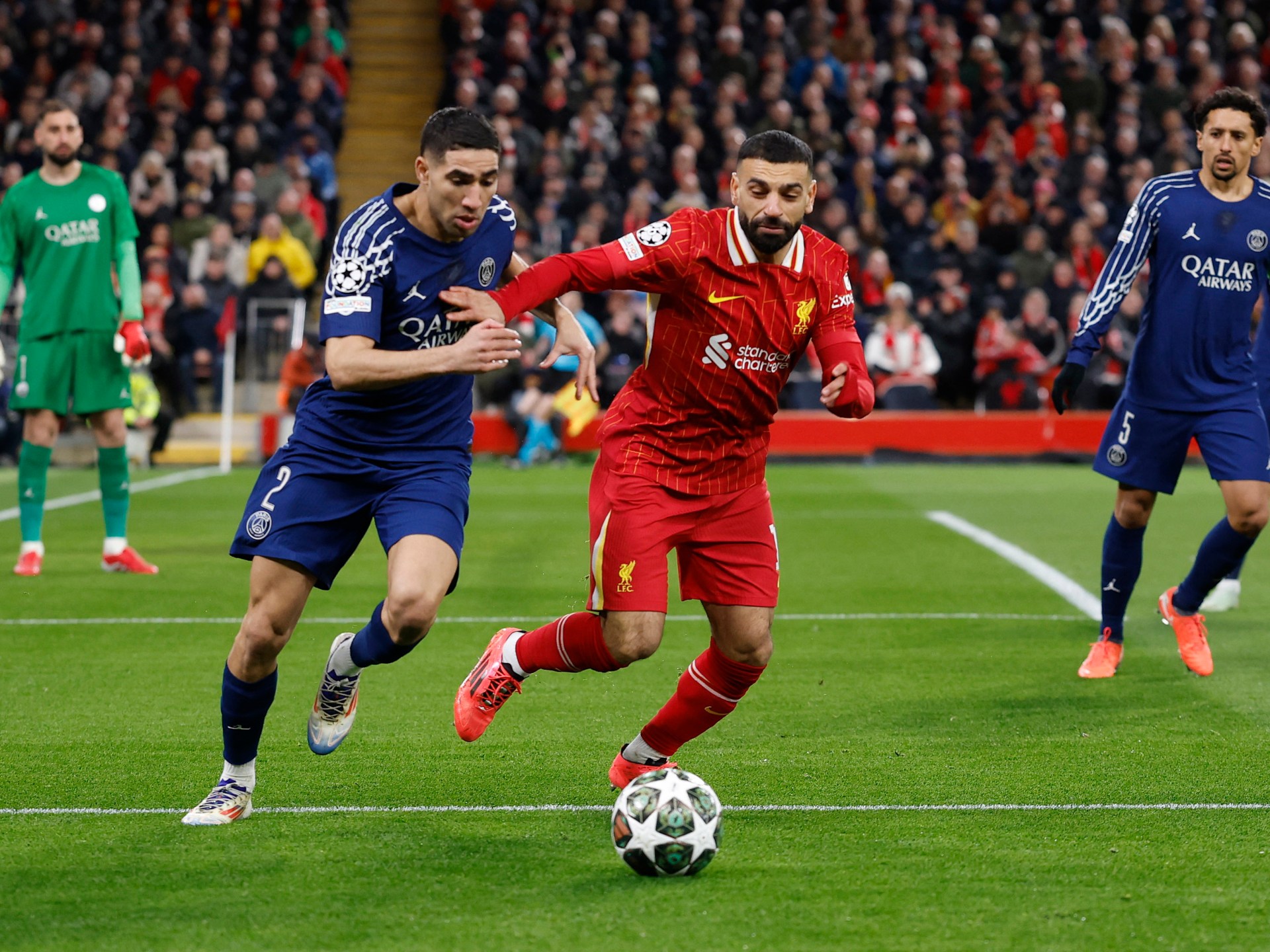 ميسي ورونالدو وحكيمي وصلاح مرشحون للتشكيلة الأفضل بالعالم