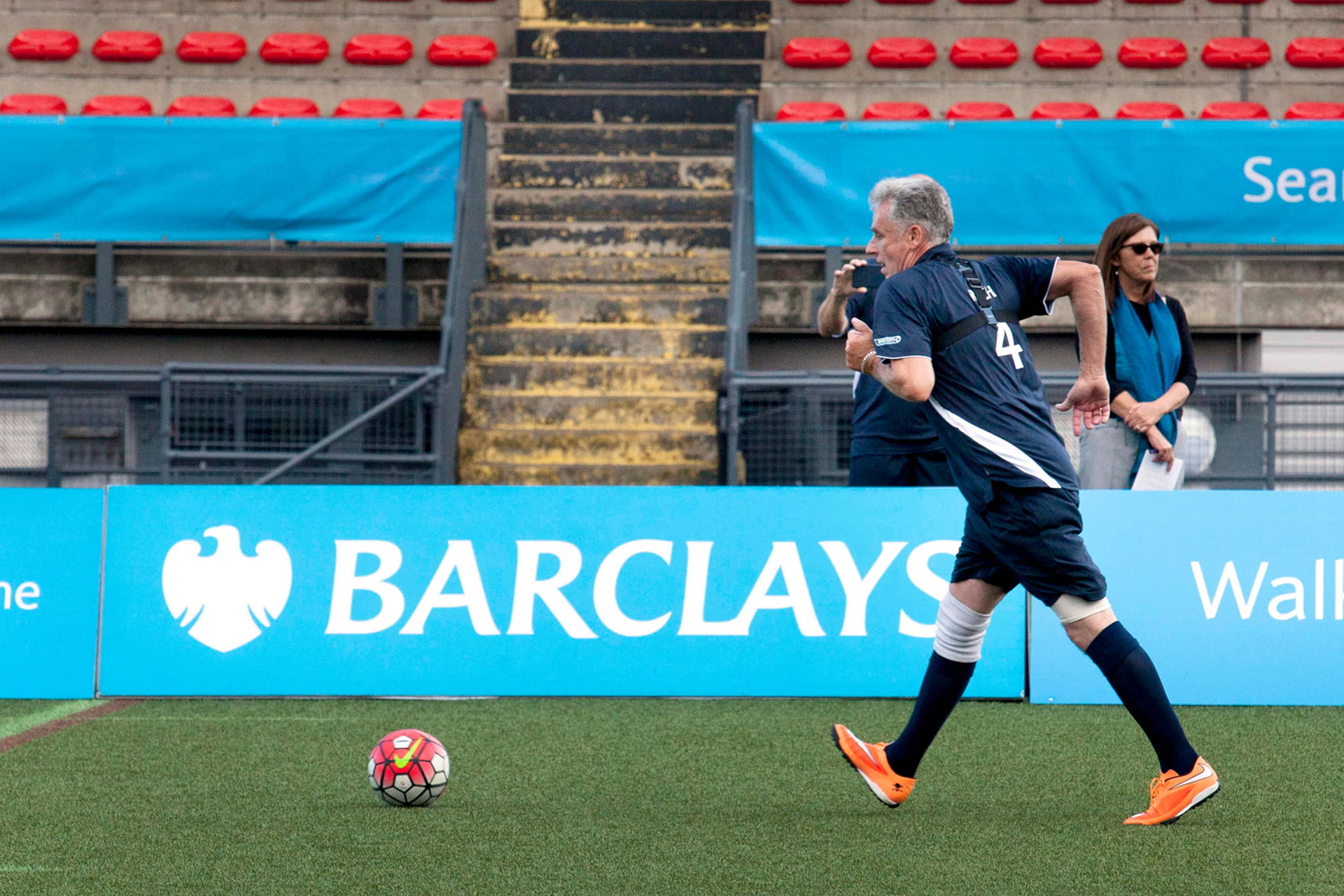 يُمنع فيها الجري.. كرة قدم المشاة تكتسب شعبية متزايدة في إسبانيا