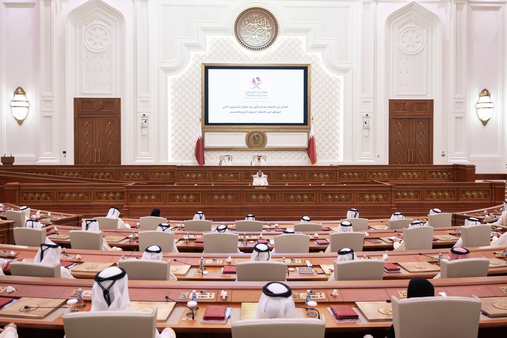 أمير قطر: الاقتصاد الوطني واصل أداءه الإيجابي في بيئة عالمية متقلبة