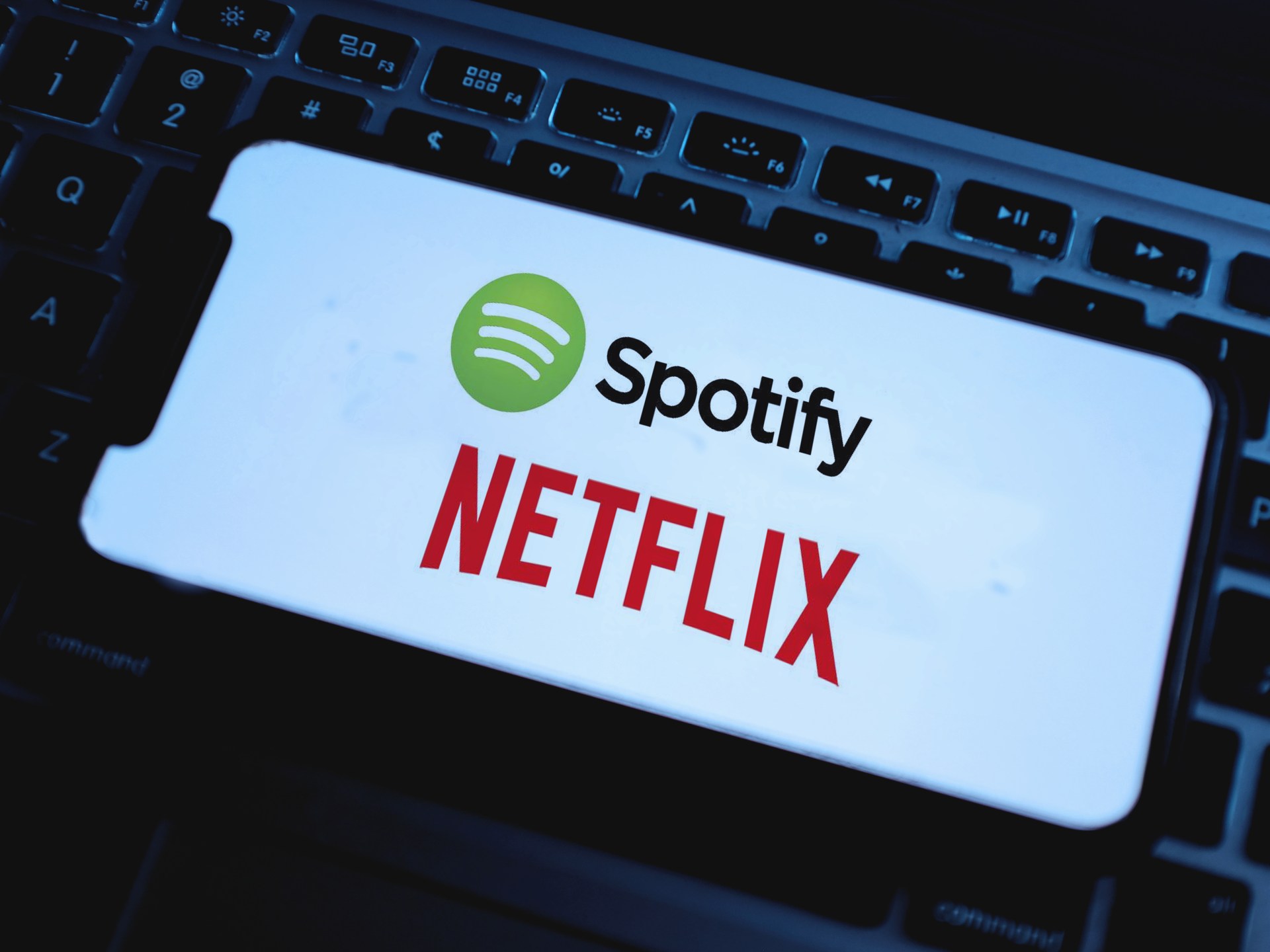 نتفليكس تنضم إلى عالم البودكاست المرئي عبر شراكة مع سبوتيفاي