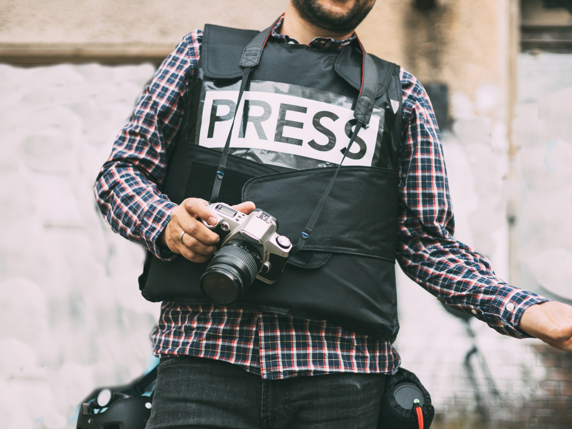 ثلث الصحفيين ينشرون أعمالهم خارج إطار مؤسساتهم.. لماذا؟