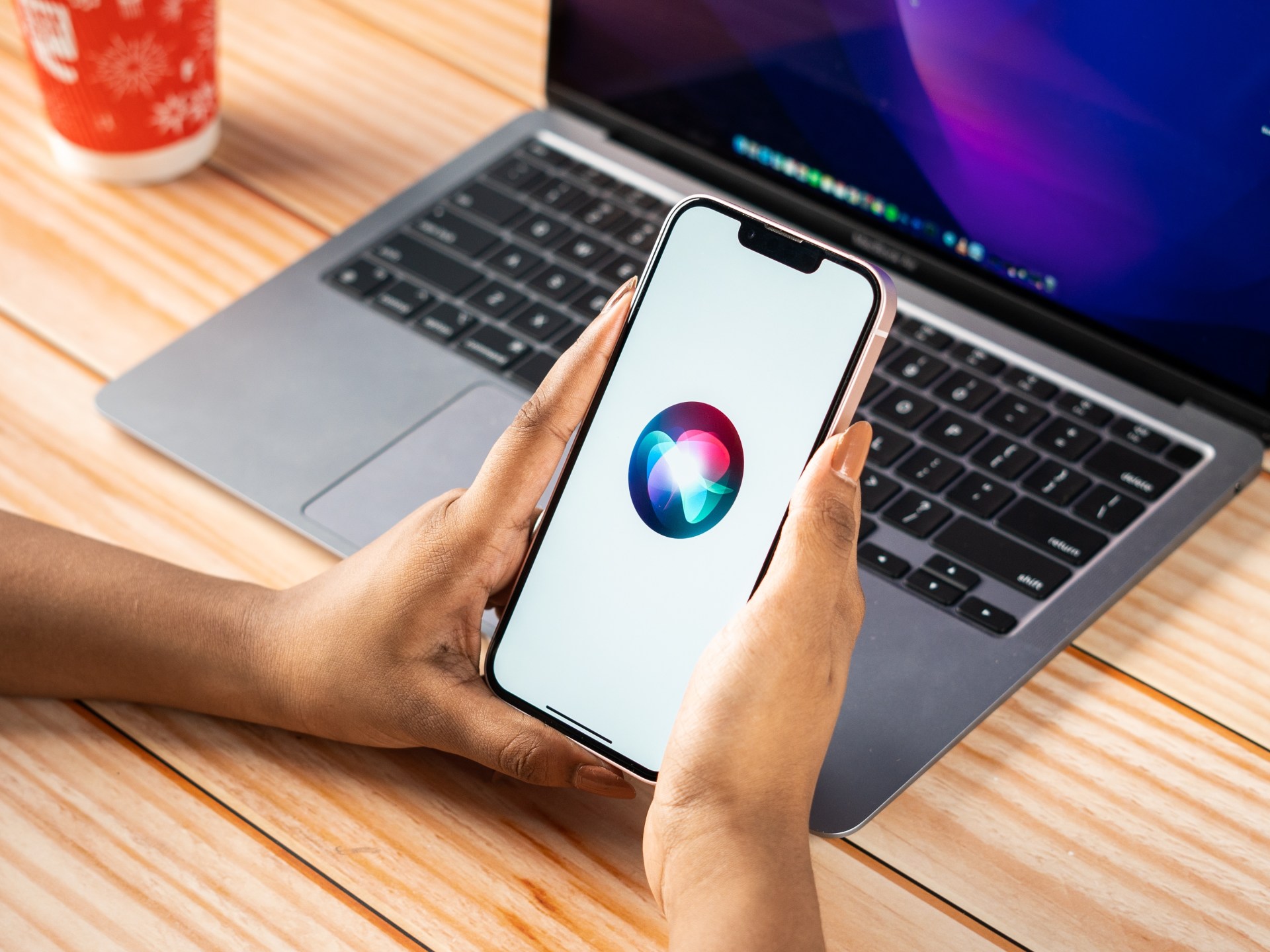 بسبب تسجيل "سيري" للمحادثات الصوتية "آبل" تواجه القضاء