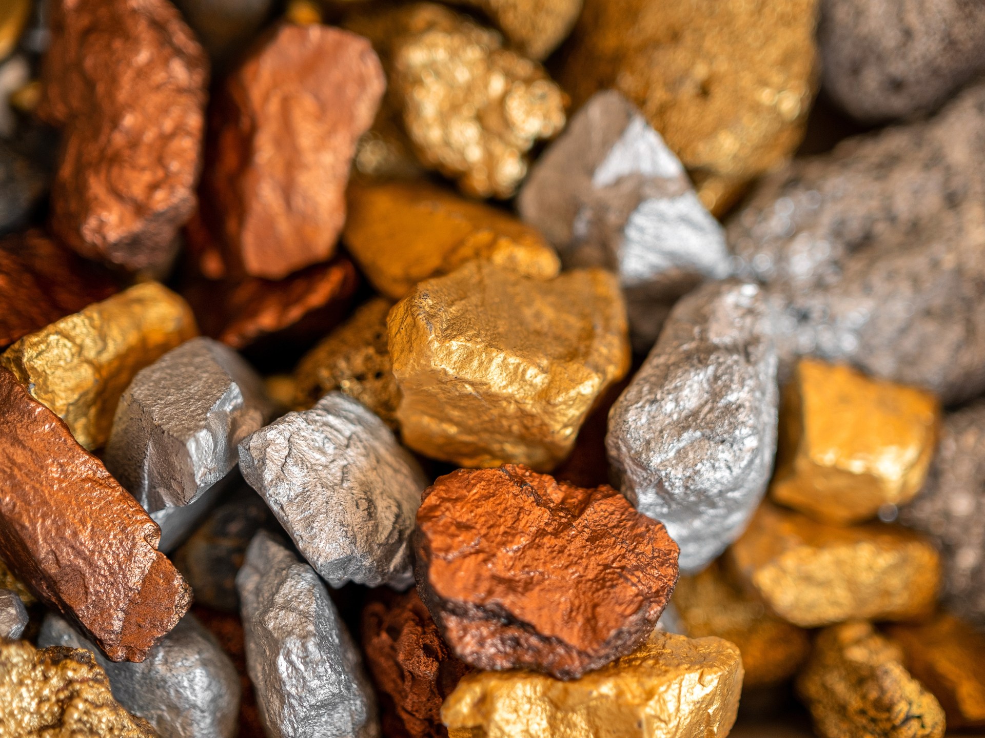 أميركا تبحث تعزيز مشاركتها بقطاع المعادن الحيوية في ليبيريا