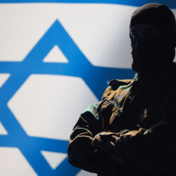 من عميل إلى موظف في الجيش.. قصة غريبة لجاسوس اخترق الموساد