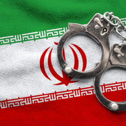 إيران تصدر أحكاما بالسجن على فرنسيين بتهمة التخابر لصالح إسرائيل وفرنسا