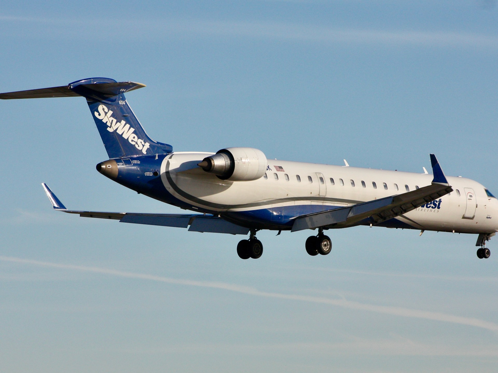 "طرقات غامضة" على باب قمرة القيادة تضطر طائرة أميركية للهبوط