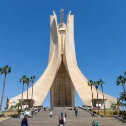 بسبب الفساد.. منع 159 شخصا من مغادرة الجزائر