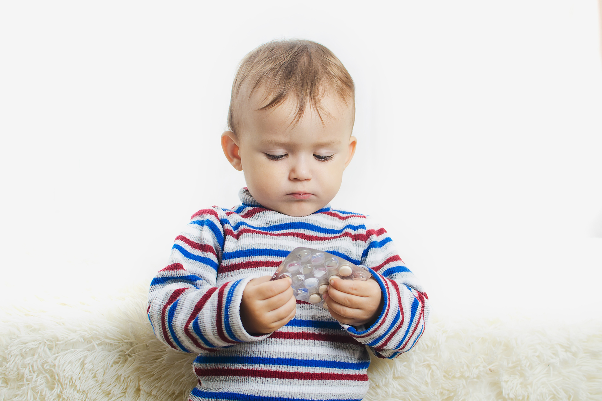 تناول الأطفال لأدوية البالغين عن طريق الخطأ قد يهدد حياتهم