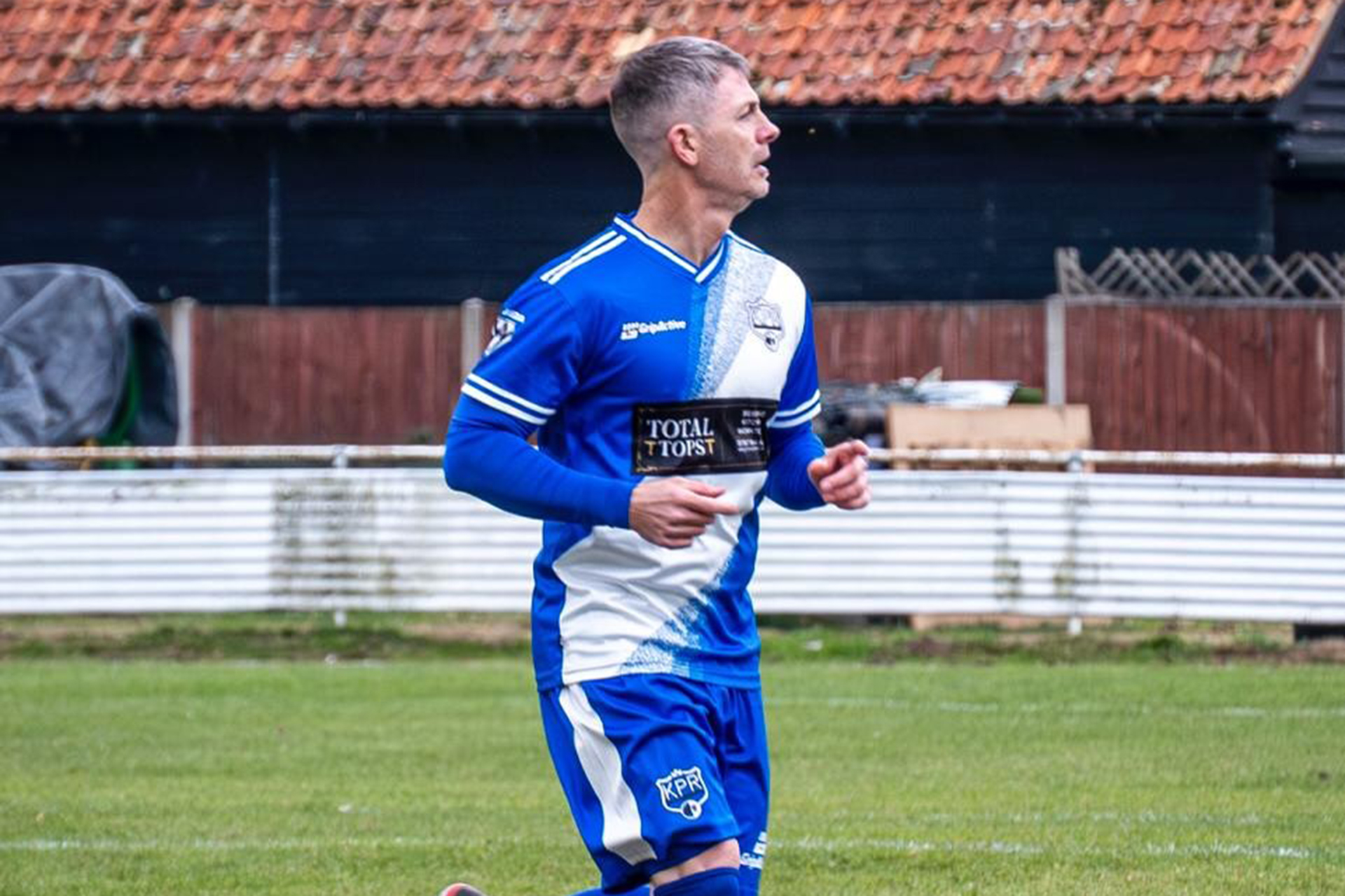 لاعب خمسيني يدخل تاريخ كرة القدم بإنجاز غير مسبوق