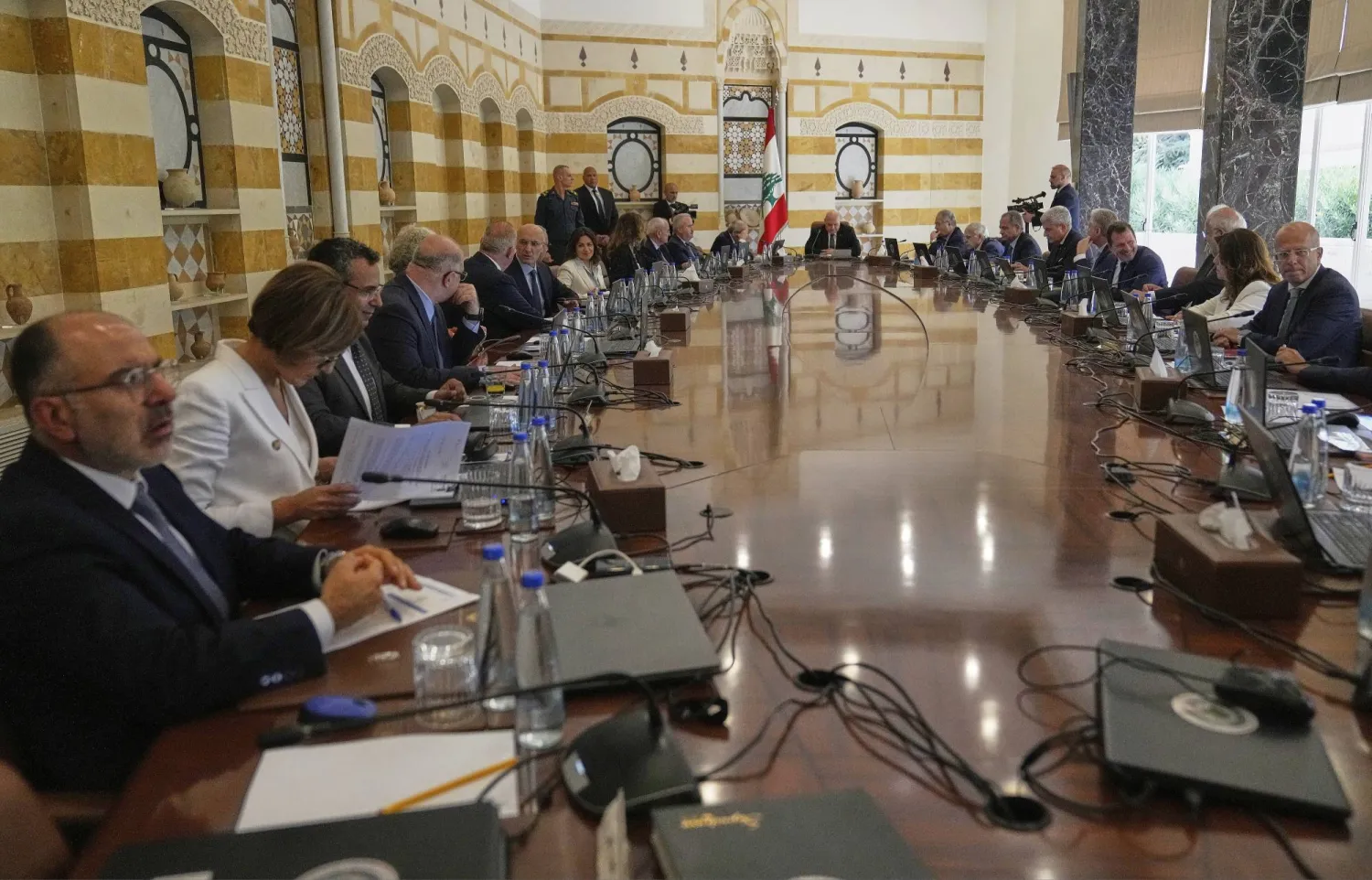 التقرير الأول لـ«حصرية السلاح» على طاولة الحكومة الاثنين