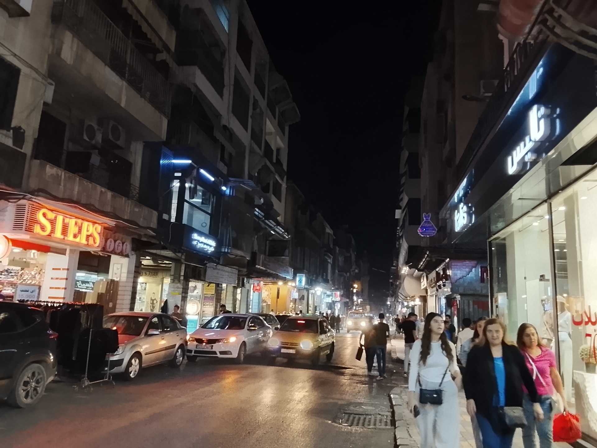 تحديد مواعيد الفتح والإغلاق في دمشق يهدد النشاط التجاري والسياحي