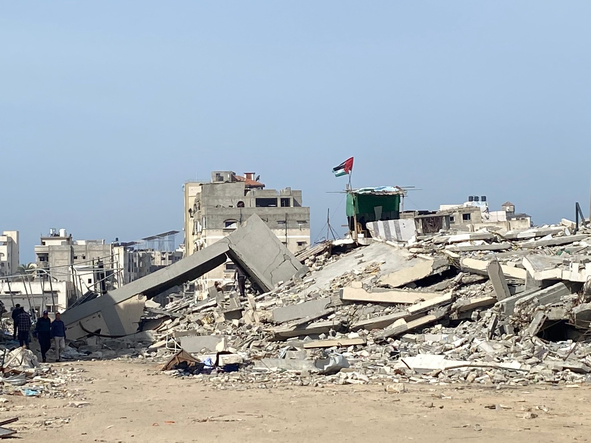 الجزيرة نت ترصد عمليات النسف الممنهج للمنازل شرق خان يونس