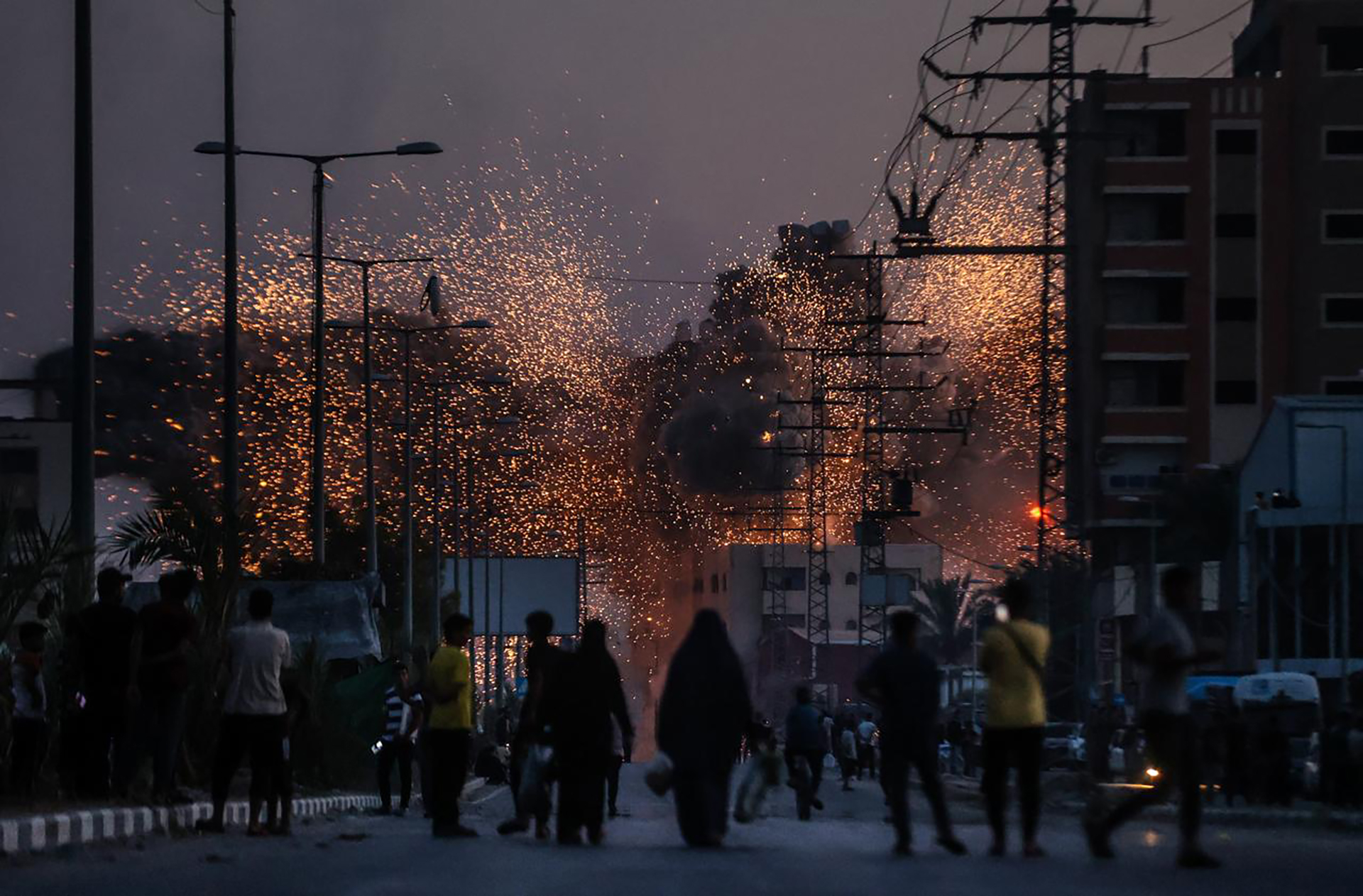 غزة بعد الاتفاق مباشر.. قصف جوي ومدفعي على القطاع والاحتلال يغلق محور فيلادلفيا