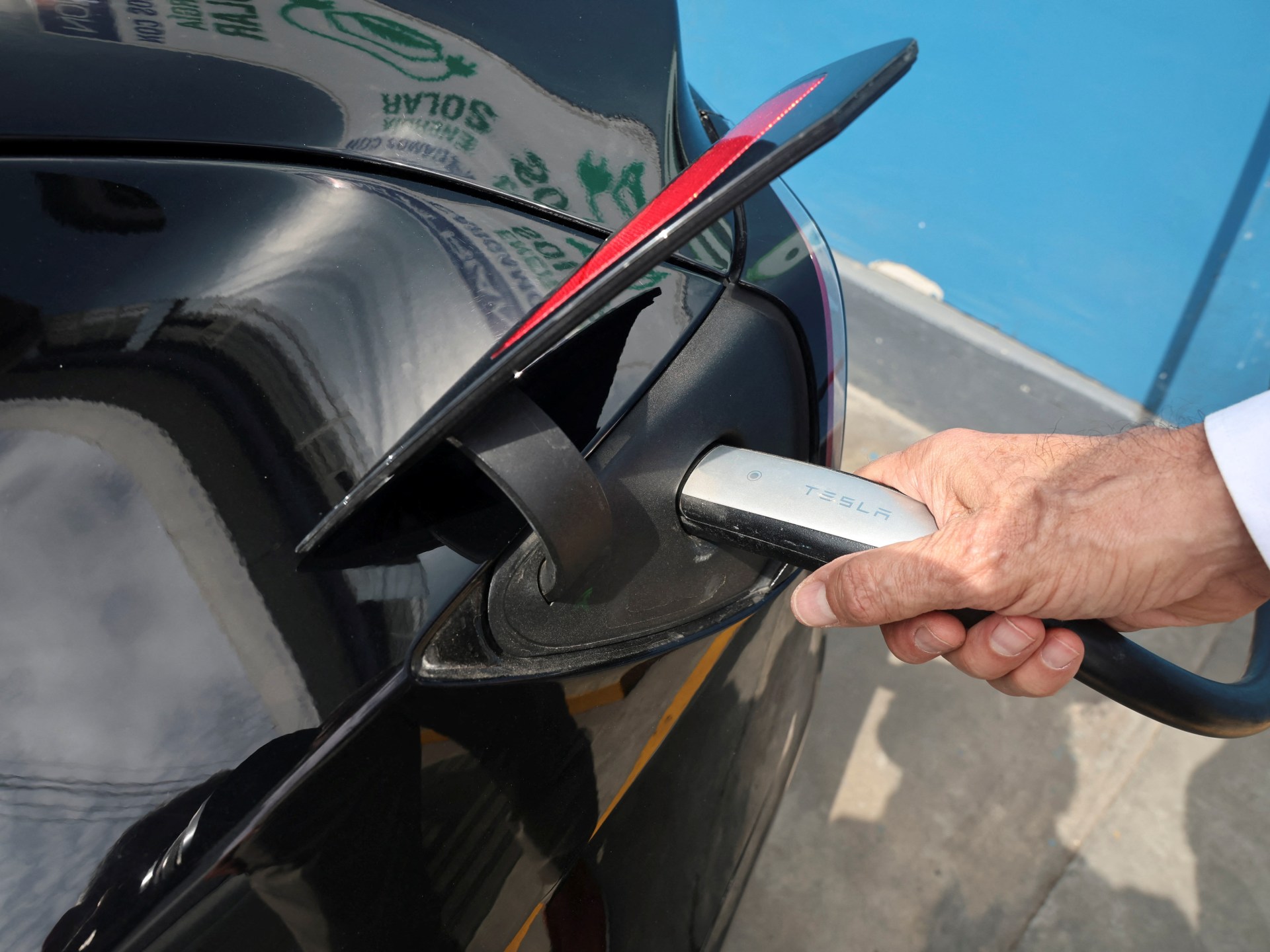 السيارات الكهربائية.. متى تكون صديقة للبيئة؟