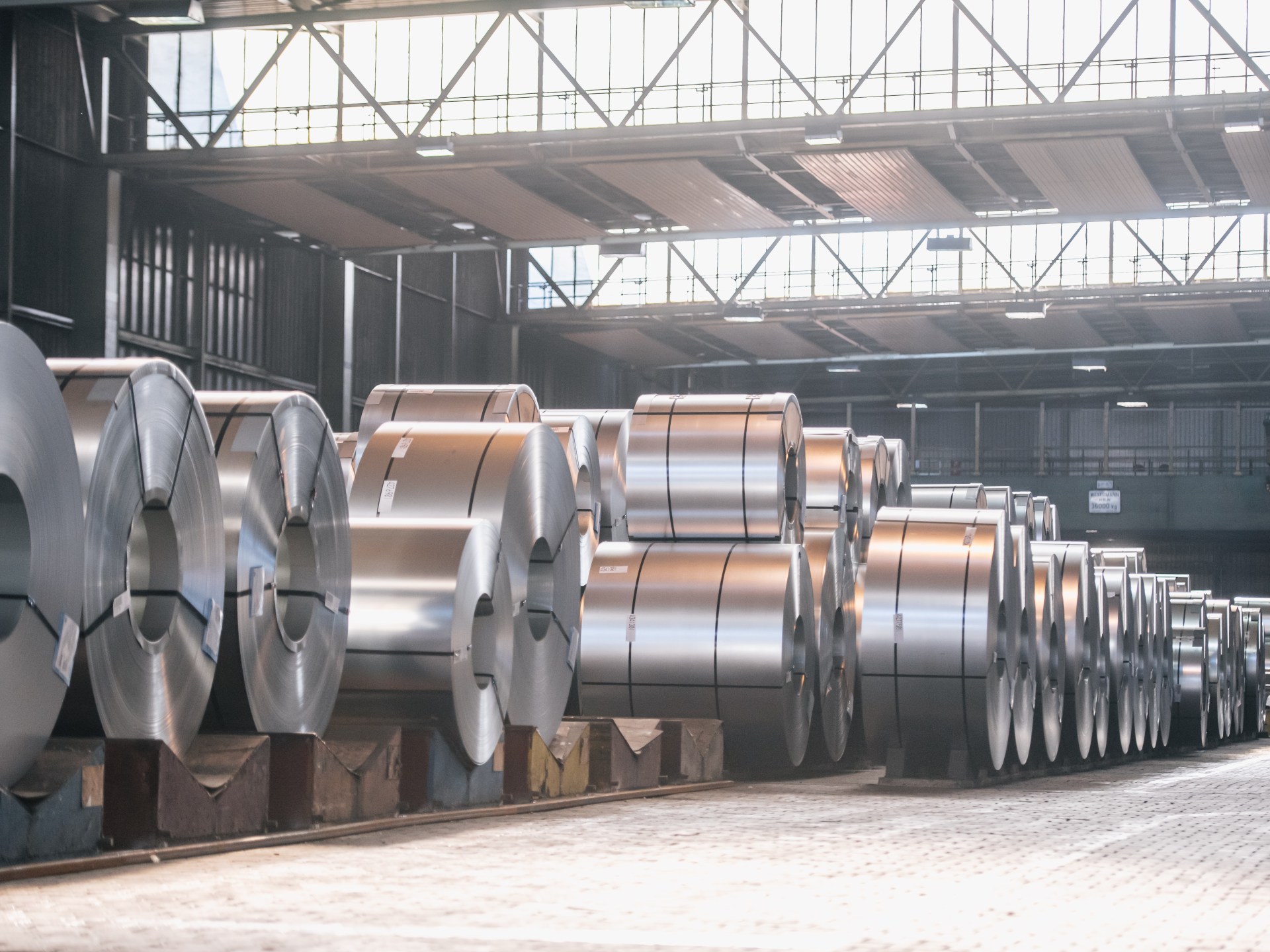 الألمنيوم المعدن الرمادي الذي يقود الاقتصاد العالمي