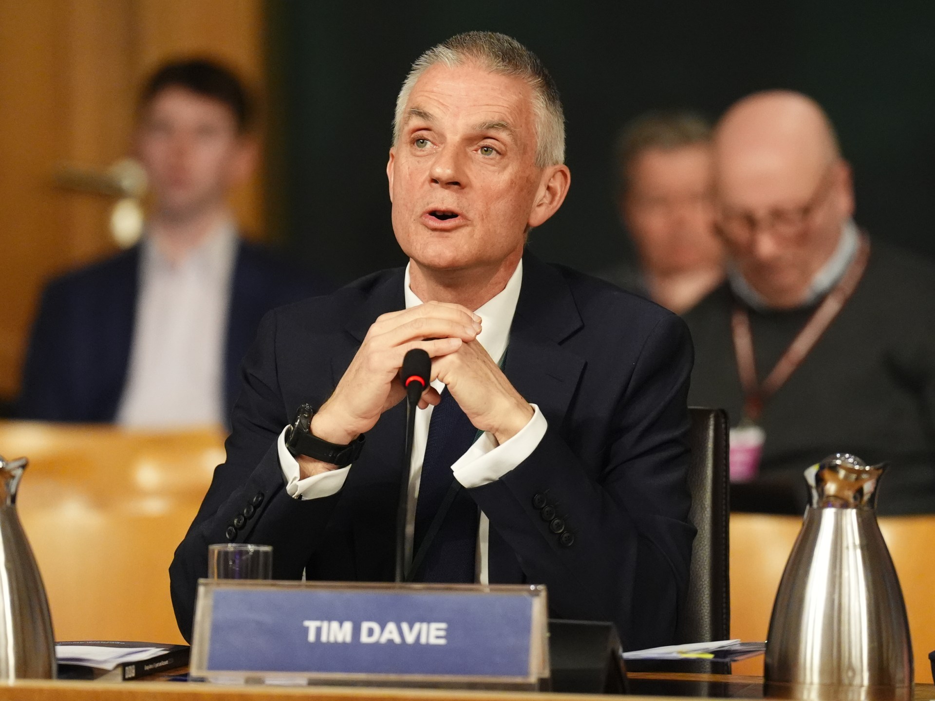 تيم ديفي مدير إذاعة "بي بي سي" الذي أطاح به خطاب لترامب