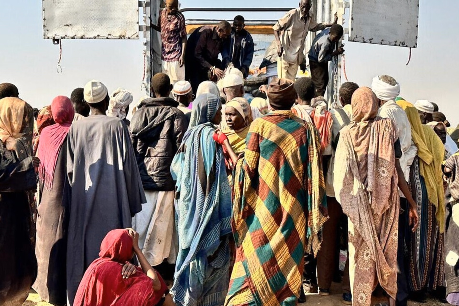 غارديان: مجزرة الفاشر السودانية نموذج مألوف من العنف المتوقع