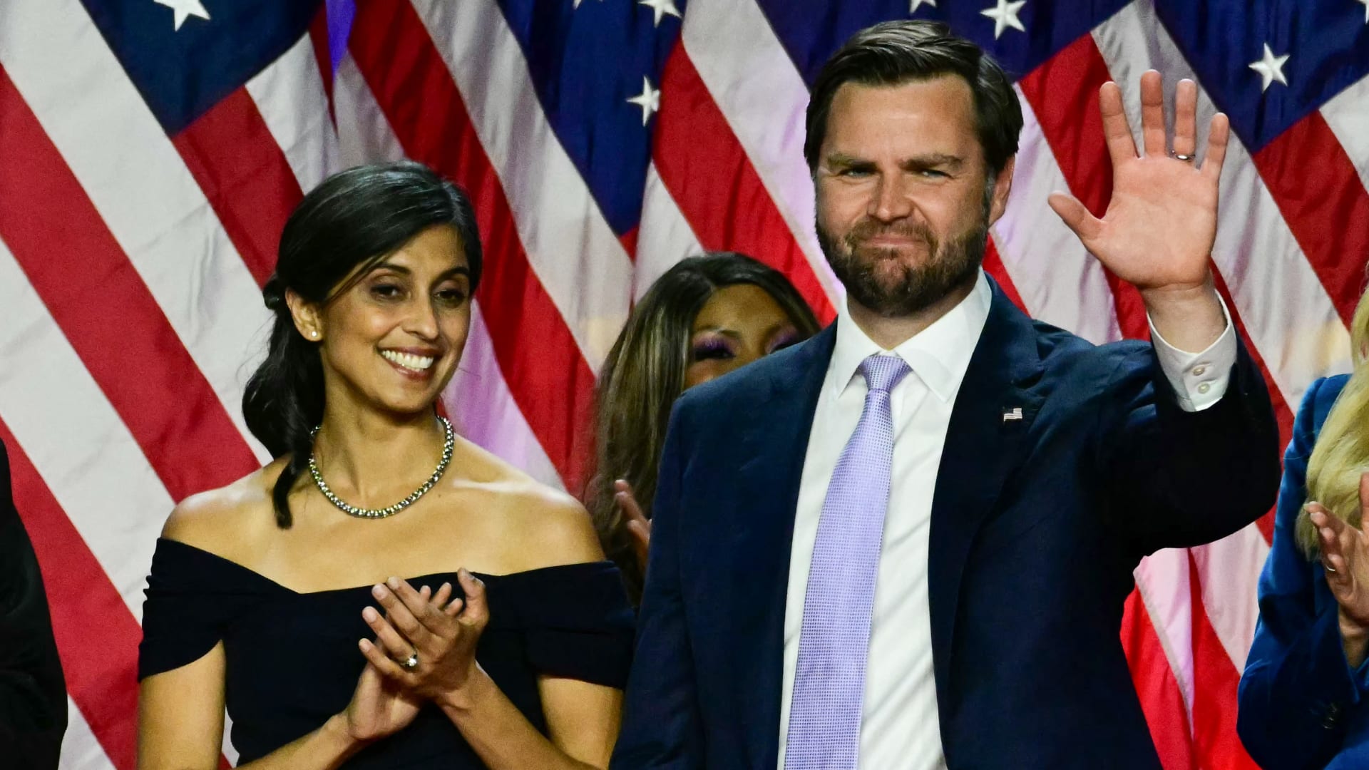 ديانة زوجة نائب رئيس أمريكا وعدم اعتناقها المسيحية يشعل ضجة وفانس يرد