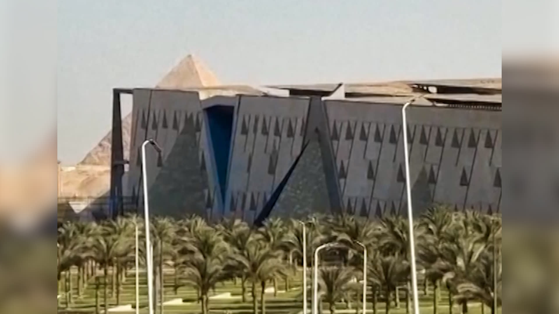 افتتاح المتحف المصري الكبير بعد عقدين من الزمن في أرضٍ لا يُقاس فيها التاريخ والثقافة بالقرون