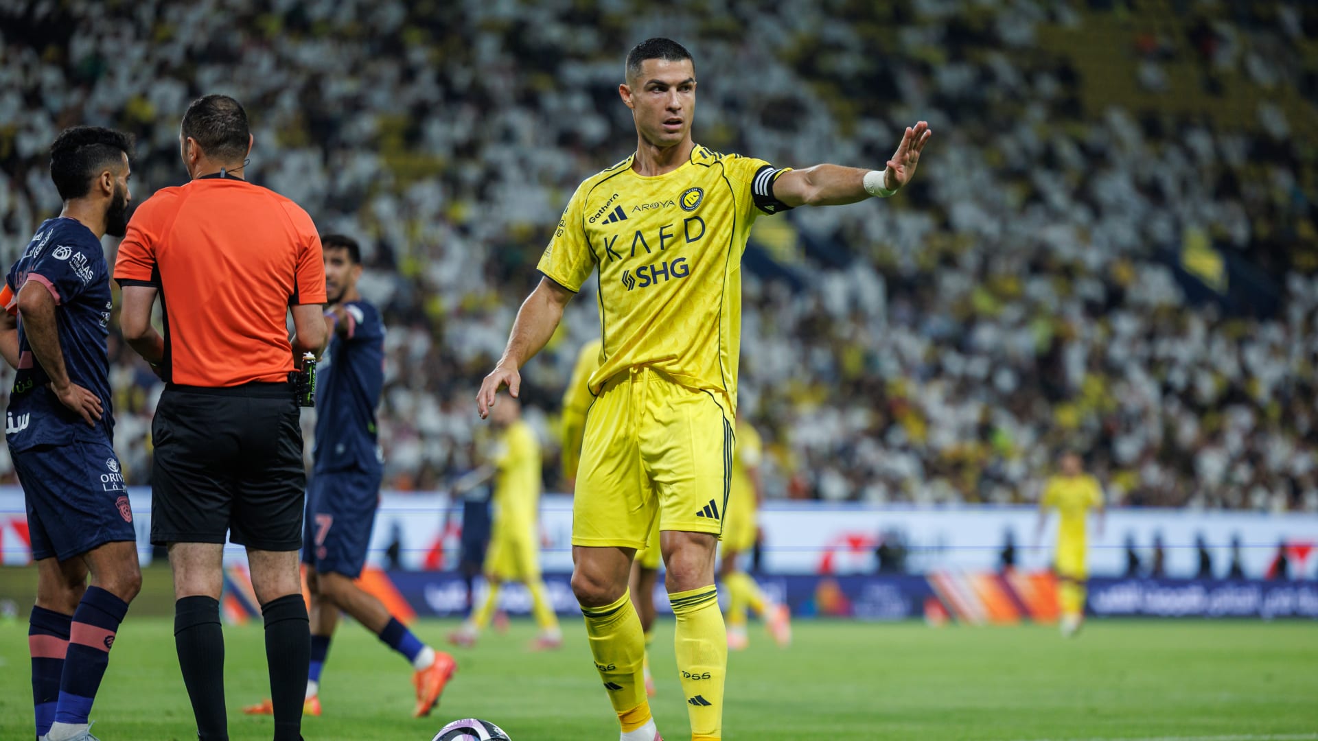 ارتدى "العقال" وأدى رقصة العرضة.. احتفال رونالدو بهدف الفوز على الفيحاء يشعل تفاعلاً