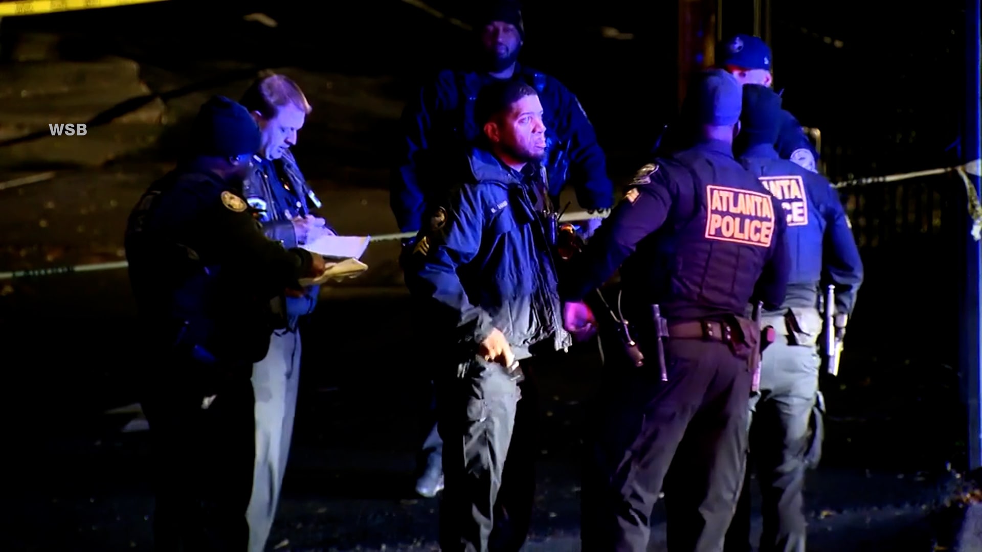 أب يقتل ابنه بـ12 طلقة بعد شجار عائلي.. شاهد كيف عبّرت شقيقته عن صدمتها