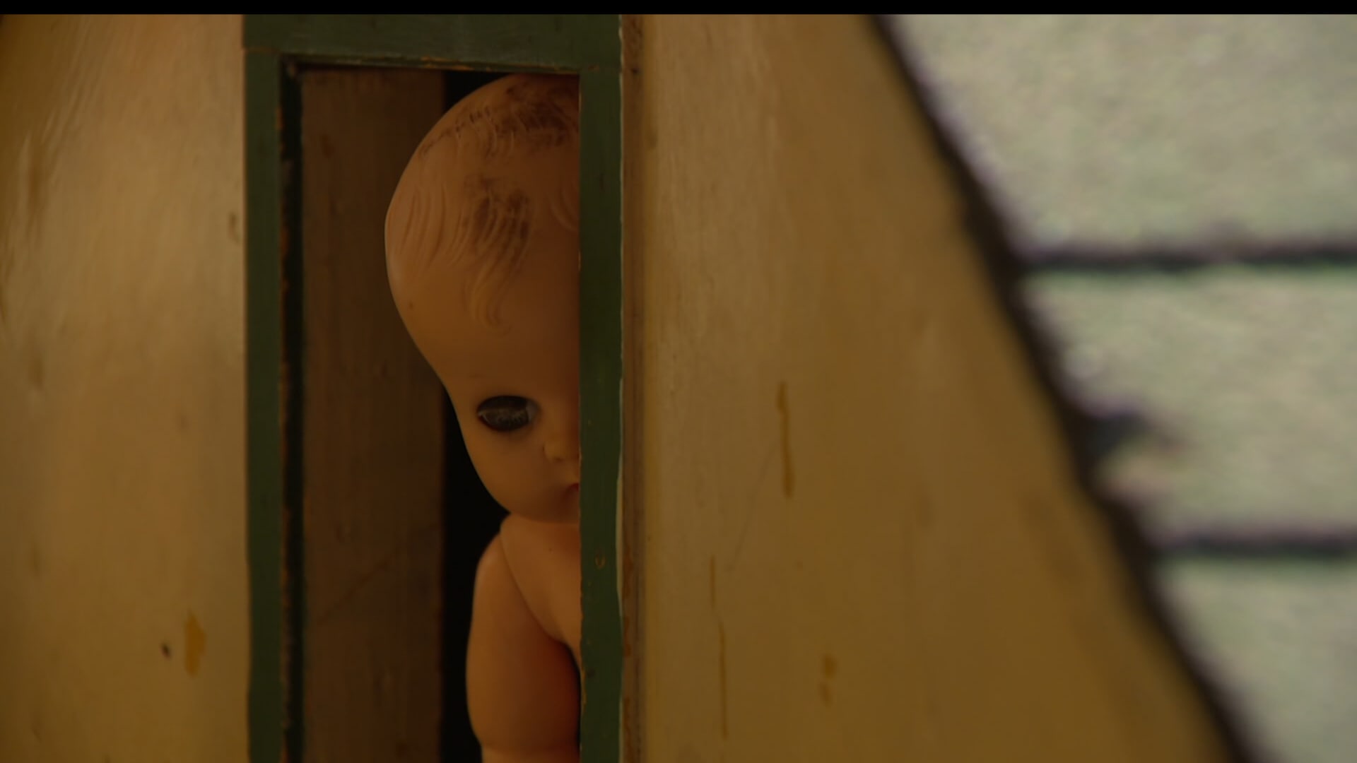 دمى مخيفة قديمة في متحف تاريخي بمناسبة الهالوين.. هل تجرؤ على الدخول؟