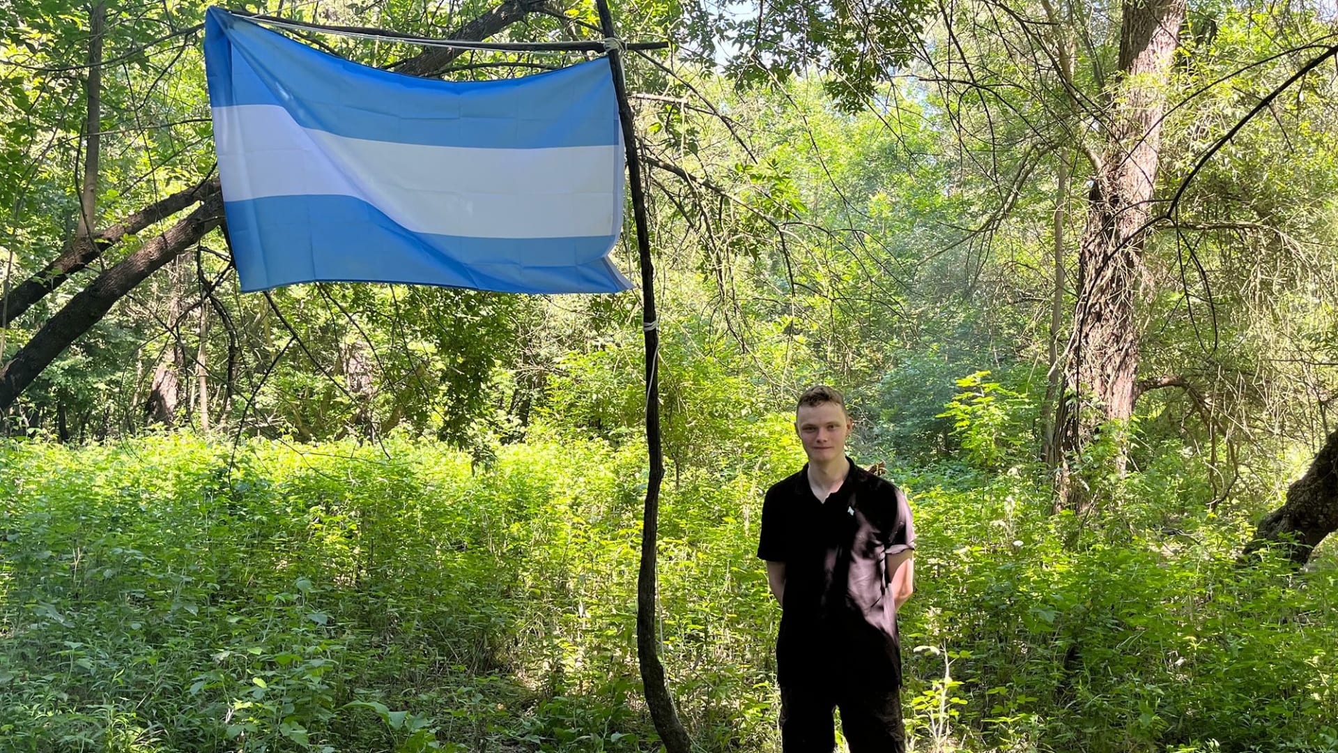 عمره 20 عامًا فقط.. ما قصة الشاب الذي أسّس دولة ونصب نفسه رئيسًا عليها؟