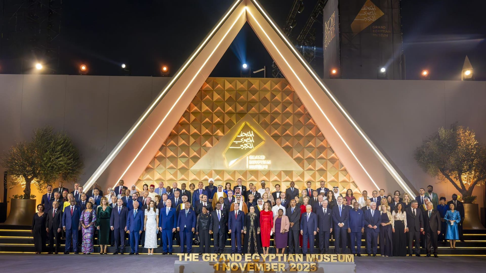 السيسي و"إنجاز" المتحف المصري الكبير.. ردود علاء مبارك تشعل تفاعلا