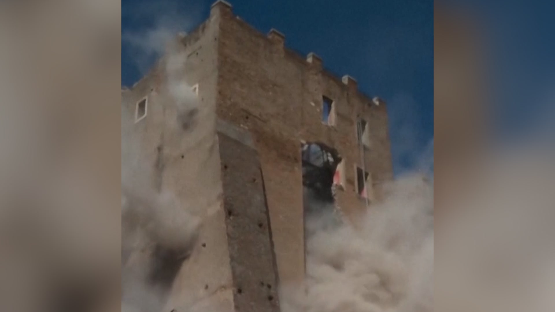 شاهد.. انهيار جزئي لبرج في روما أثناء أعمال ترميم