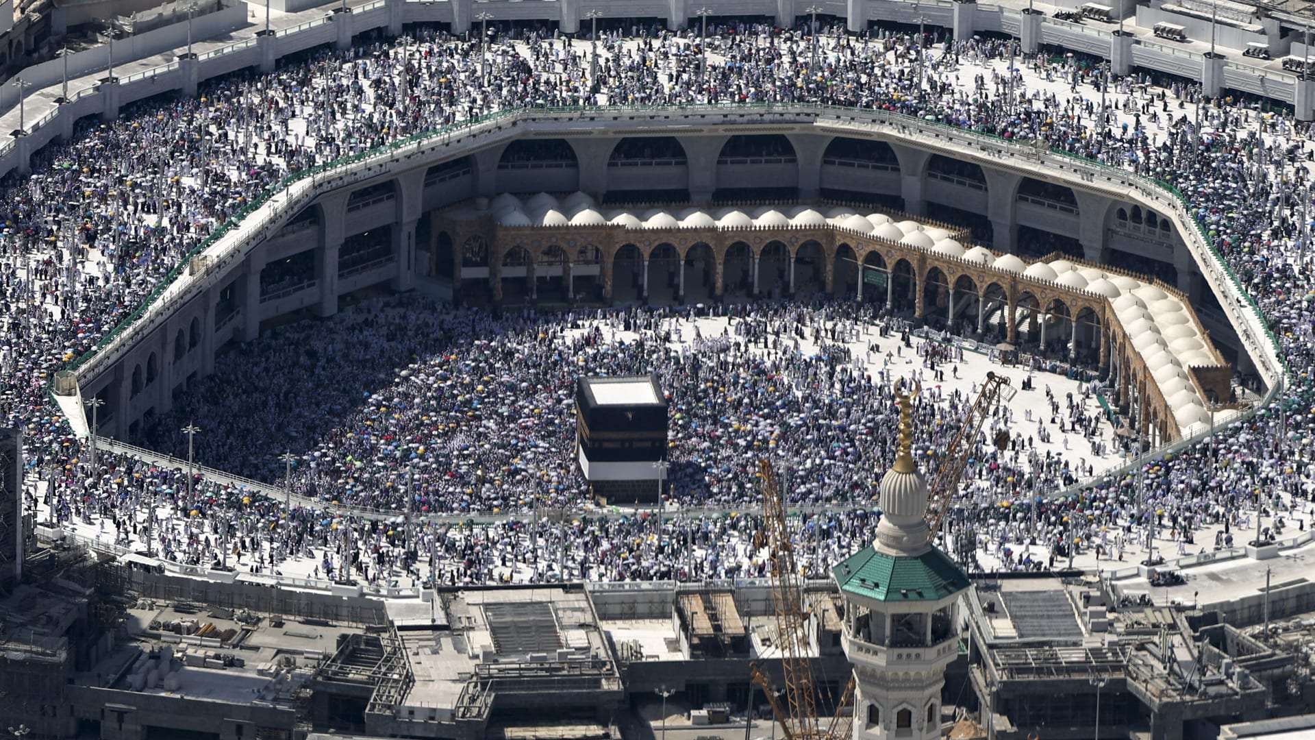 السعودية.. جدل على فيديو مشادّة بين رجل أمن ومعتمر في الحرم المكي