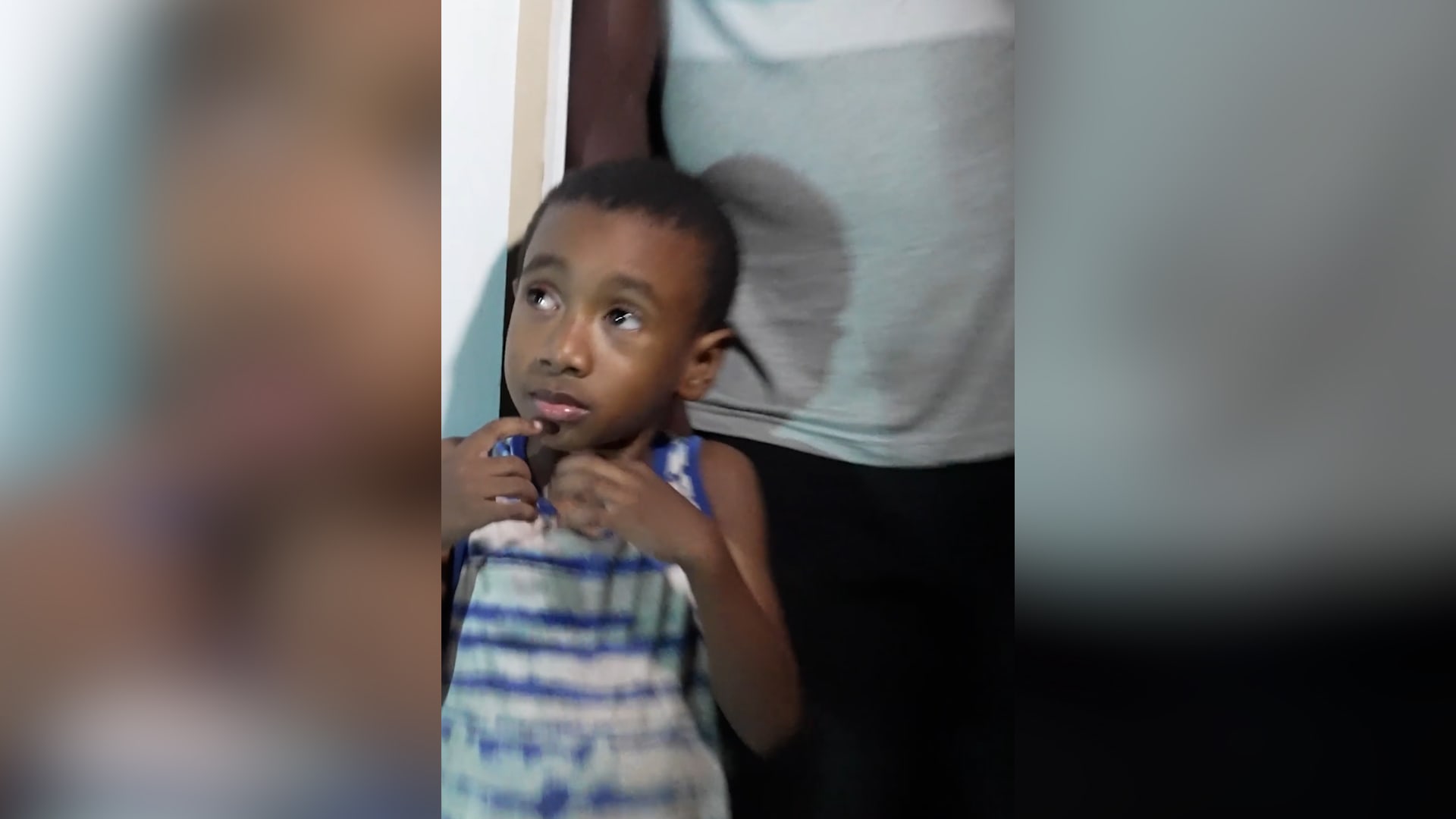 صبي بعمر 4 سنوات ينجو من إعصار "ميليسا" بالاحتماء داخل خزانة.. شاهد ما قاله