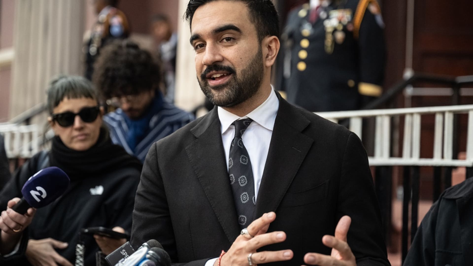 ترامب يصف يهود نيويورك ممن يصوتون لممداني بـ"الأغبياء".. والأخير يعلق على تهديده