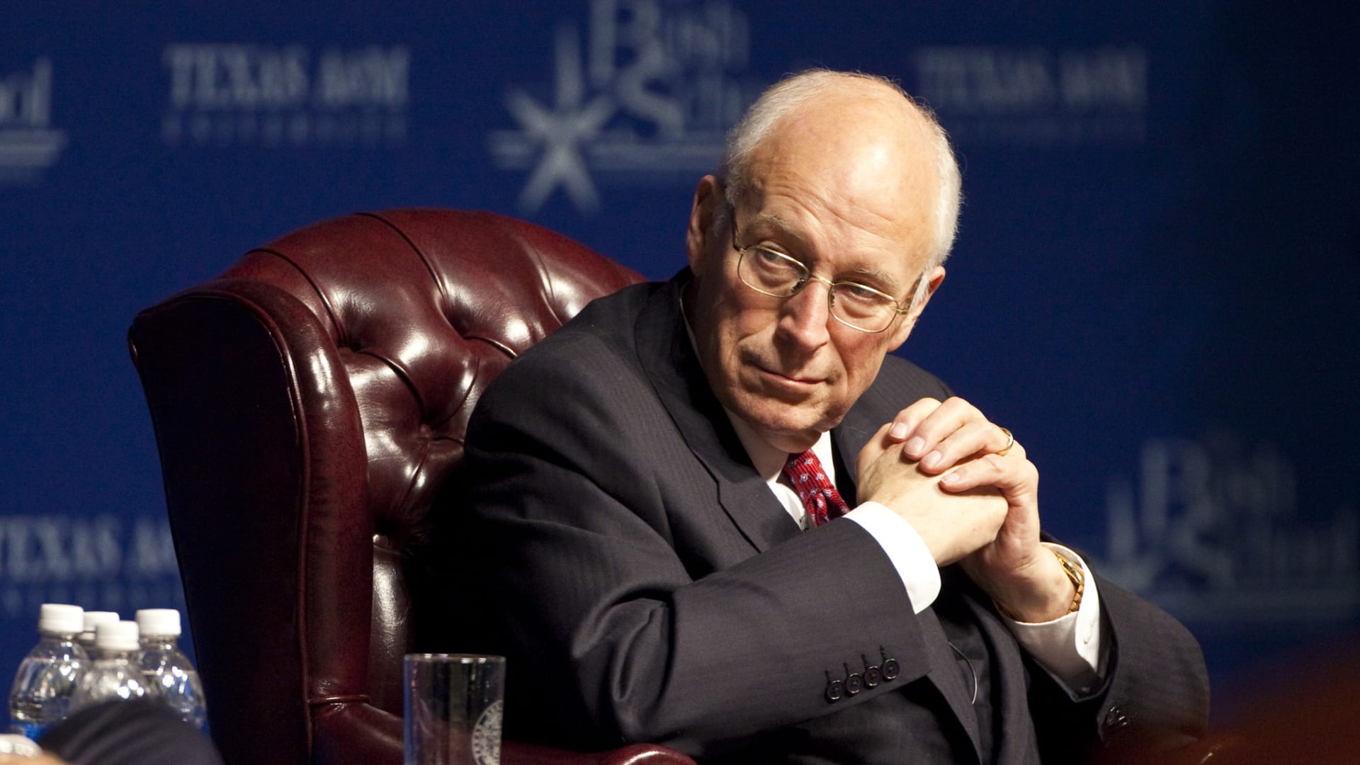 كواليس سقوط صدام حسين وفضيحة "أبوغريب".. تحليل بعد وفاته: ديك تشيني ممّن صمم "حرب الإرهاب" لكنه فتح صندوق باندورا الذي لم يُغلق بعد