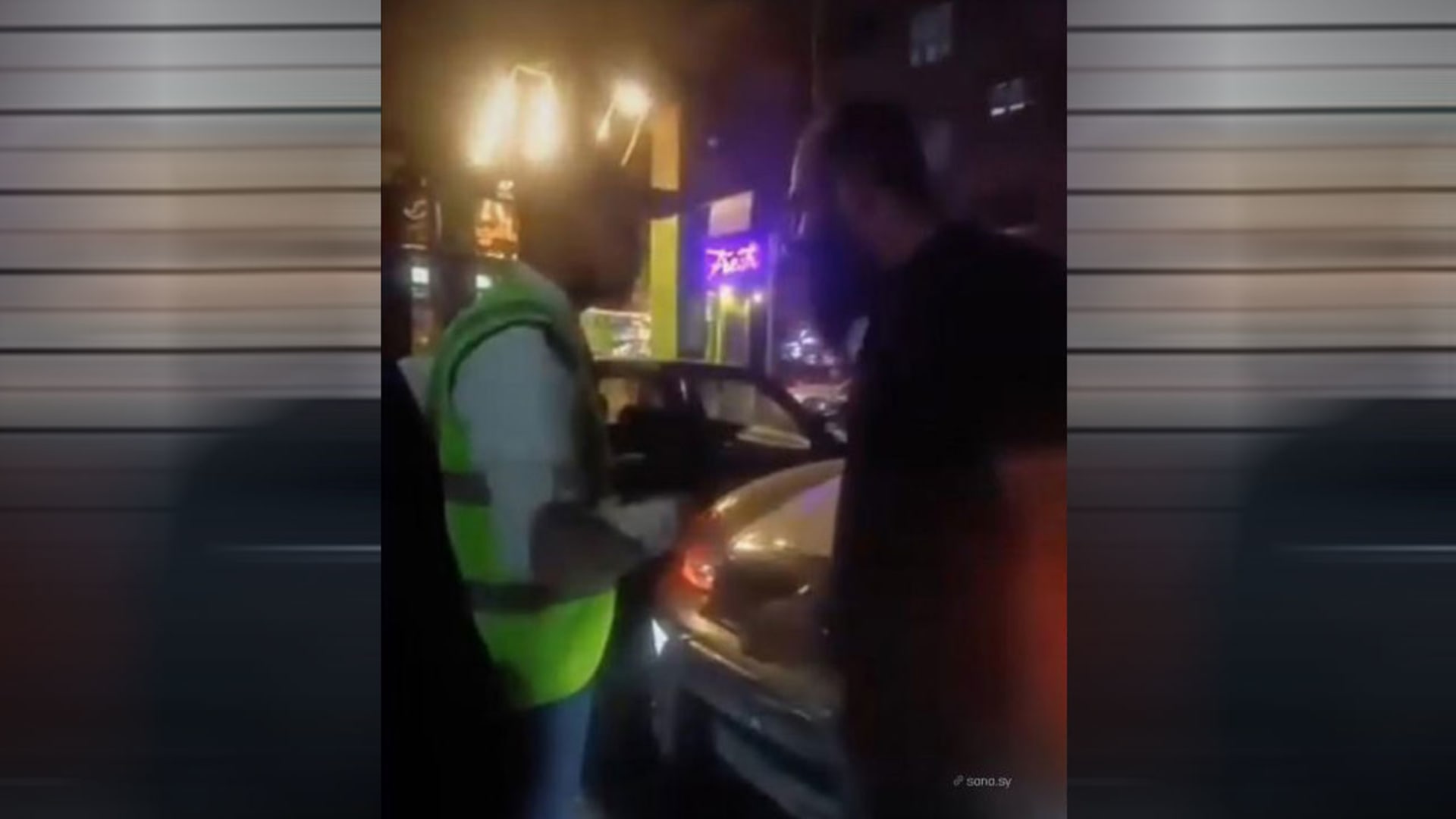 سوريا.. جملة "انا استخبارات ولاك" بفيديو رجل يهدد شرطي يشعل ضجة والأمن يرد