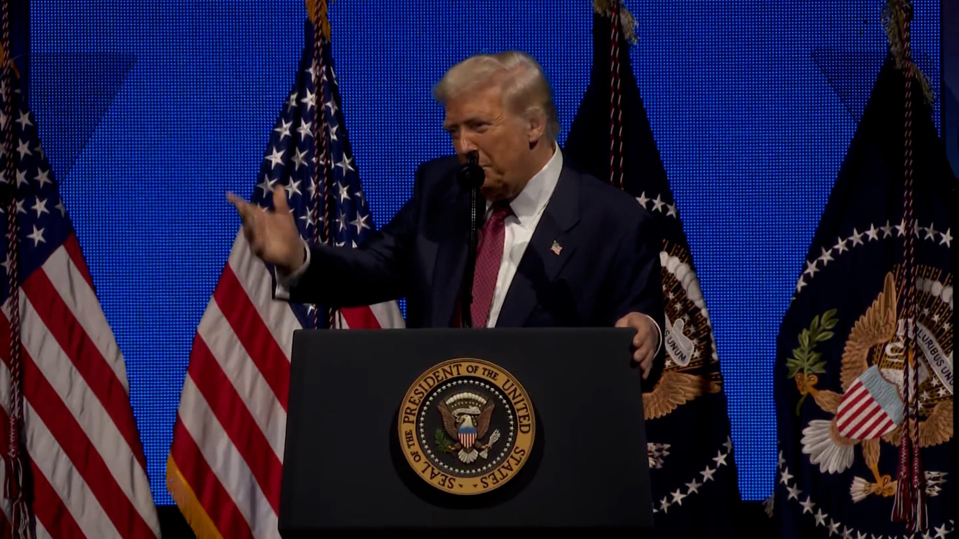 "قف يا جاريد".. شاهد ما قاله ترامب لزوج ابنته ووصفه بـ"أبو الاتفاقيات الإبراهيمية"