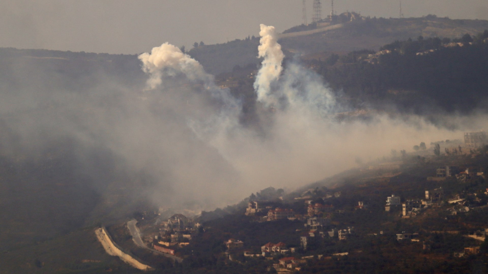الجيش الإسرائيلي يُعلن بدء ضرب مواقع حزب الله في الجنوب اللبناني