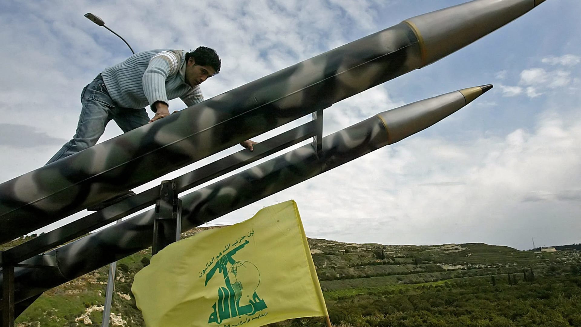 أمريكا تكشف أحد أساليب تمويل تسليح حزب الله من إيران وتعلن فرض عقوبات