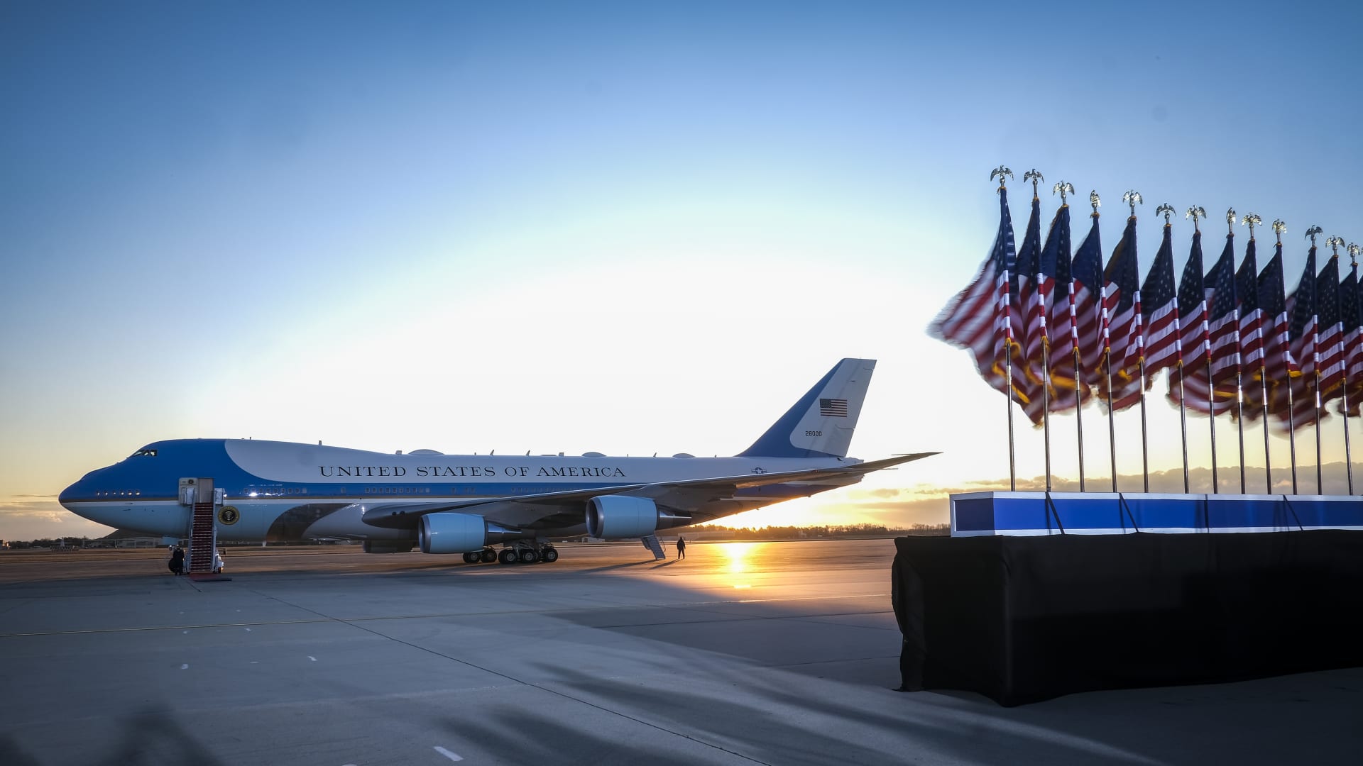 مسحوق أبيض بطرد مشبوه يؤدي لمرض عدة أشخاص بقاعدة أندروز الأمريكية.. مصادر تكشف لـCNN