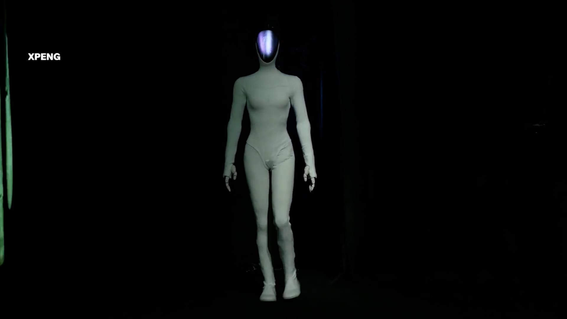 ظنوا أن بداخلة امرأة حقيقية.. روبوت صيني يشبه البشر بشكل مرعب يثير ضجة على الإنترنت