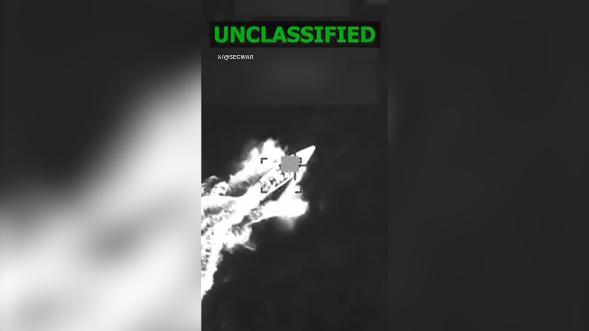 لحظة تدمير الجيش الأمريكي قارب مخدرات في الكاريبي