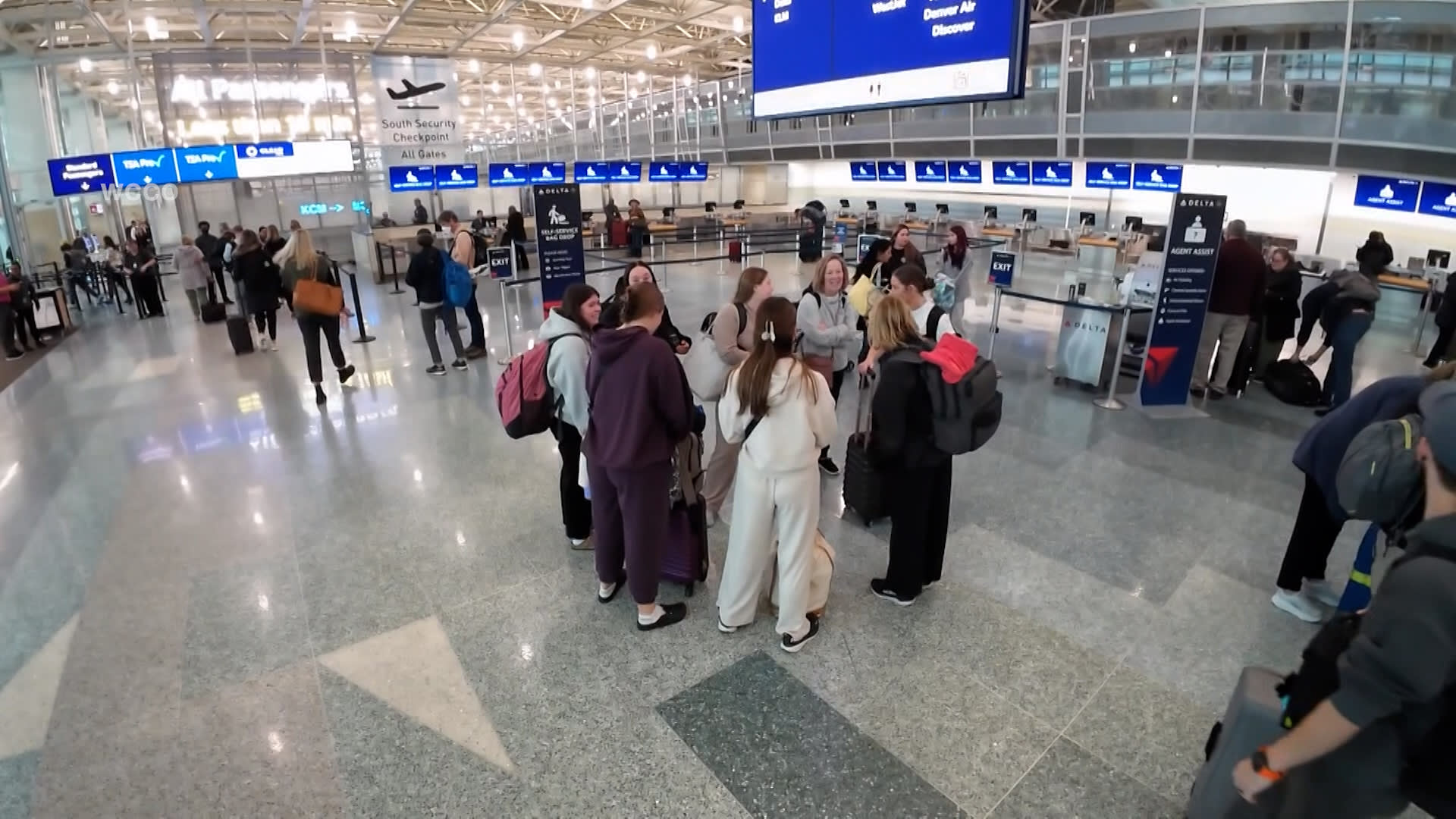 أزمة طيران غير مسبوقة في أمريكا بسبب الإغلاق الحكومي.. فوضى في المطارات وقلق من استقالات جماعية