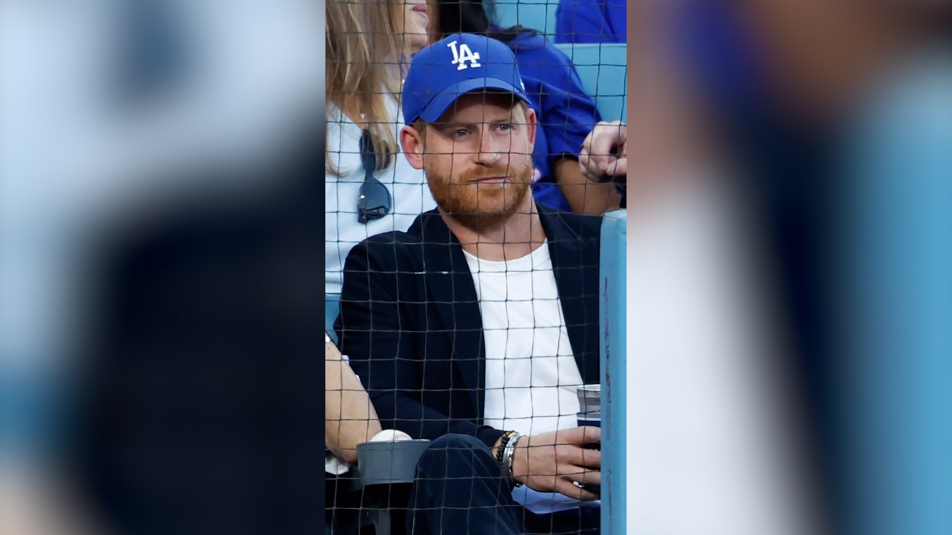 "فضيحة القبعة".. لماذا اعتذر الأمير هاري لكندا؟