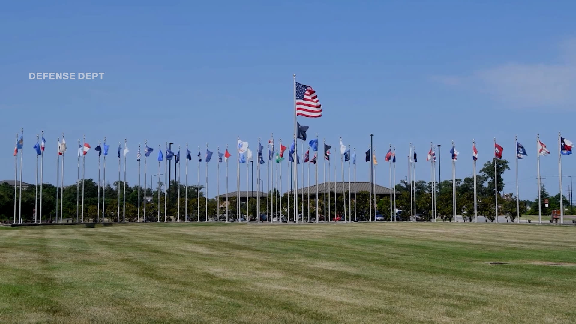 ترامب كان هناك قبل يوم من اكتشاف طرد غامض.. ما الذي حدث في قاعدة أندروز الجوية؟