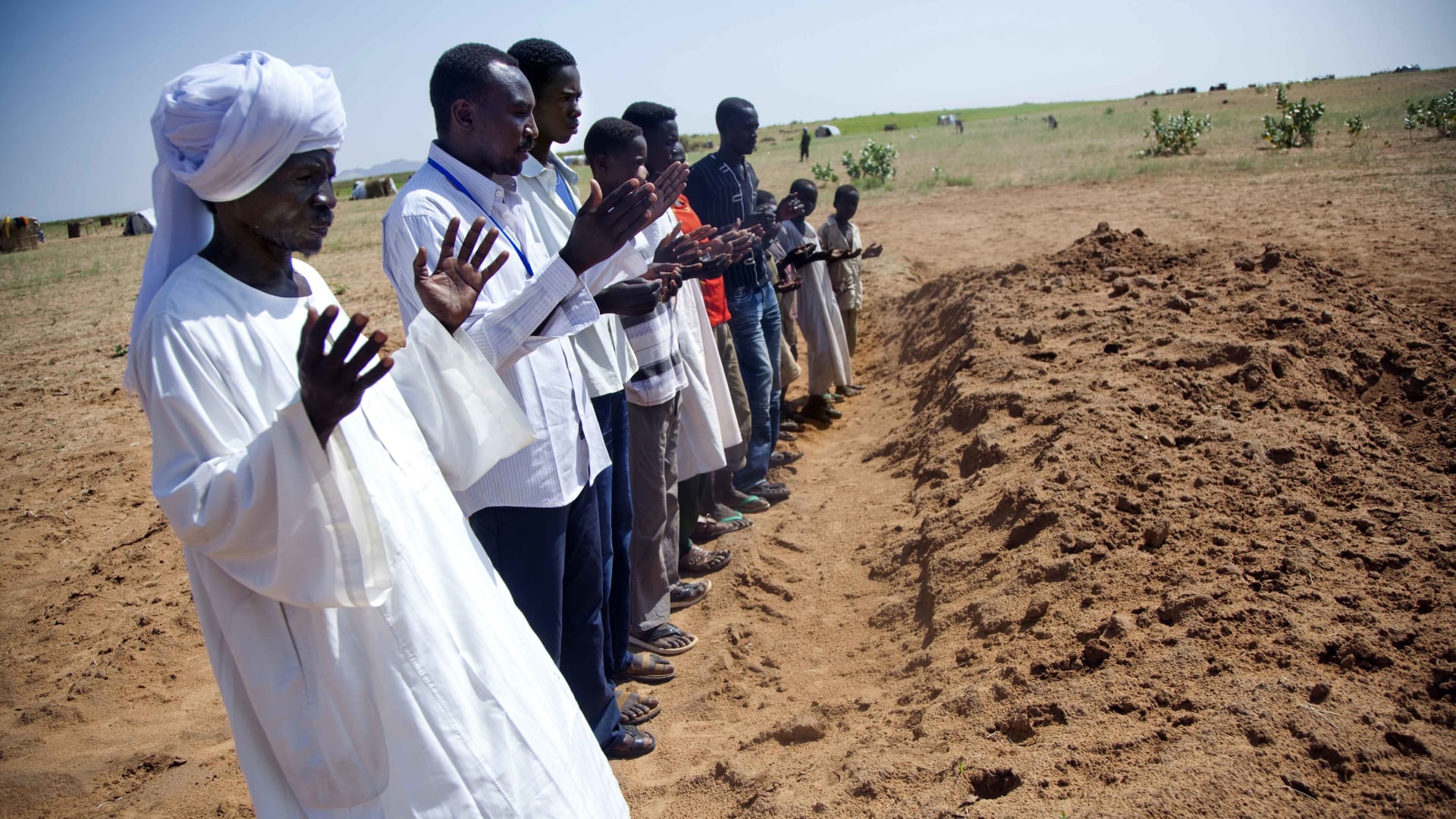 "العند في السودان".. مصر.. تعليق نجيب ساويرس يثير تفاعلا