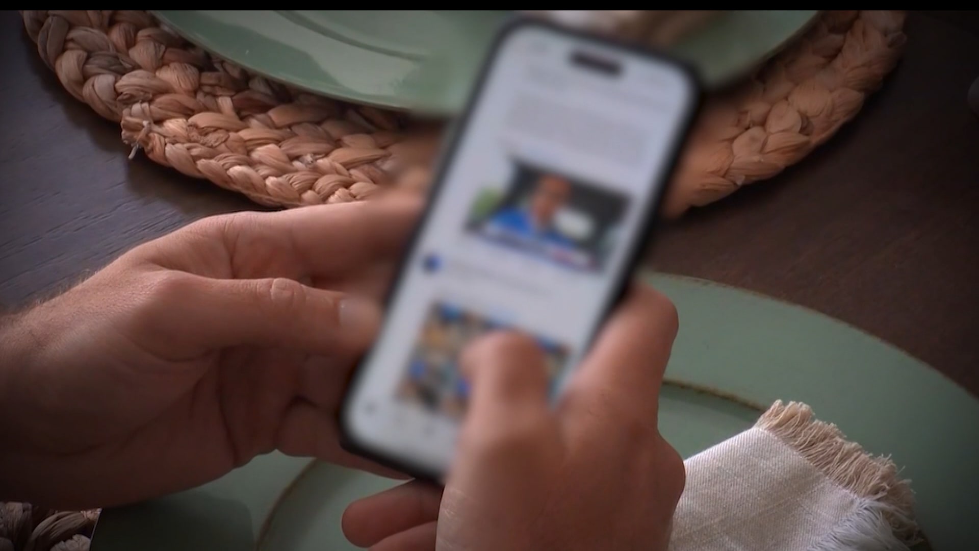 من السياسة إلى الحرب إلى الأخبار.. كيف تكسر حلقة الإدمان على الهاتف وتستعيد تركيزك؟