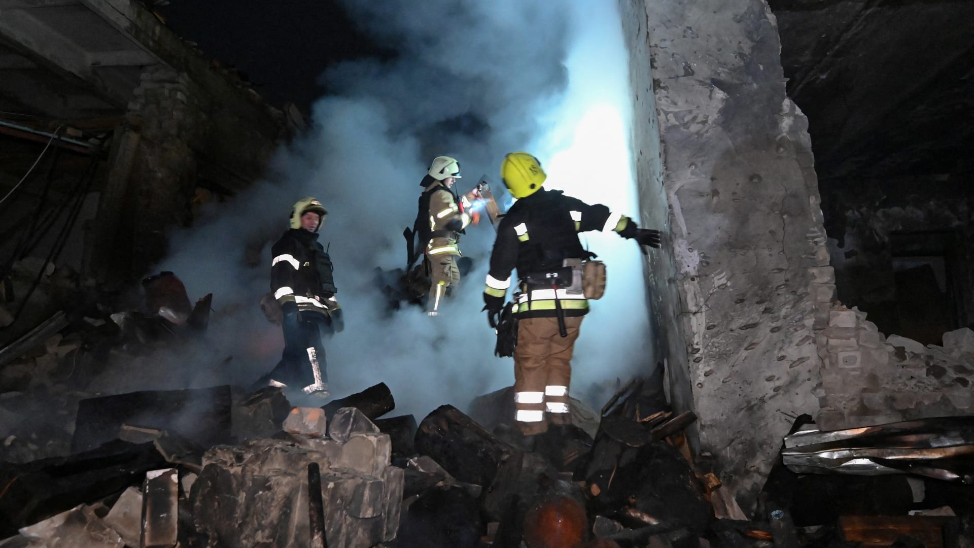 هجوم روسي كبير يتسبب في قتلى بأوكرانيا وانقطاعات واسعة في الكهرباء