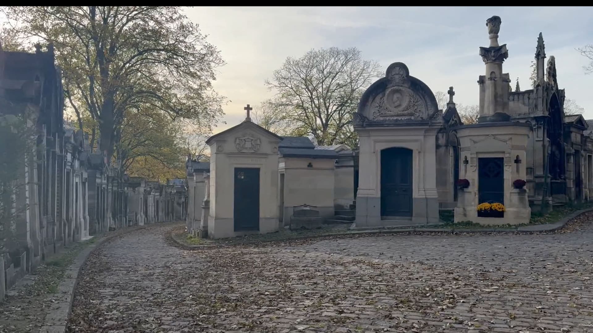 هل تحلم بأن تدفن بجوار الأديب الشهير أوسكار وايلد؟ يانصيب في باريس قد يحقق لك ذلك