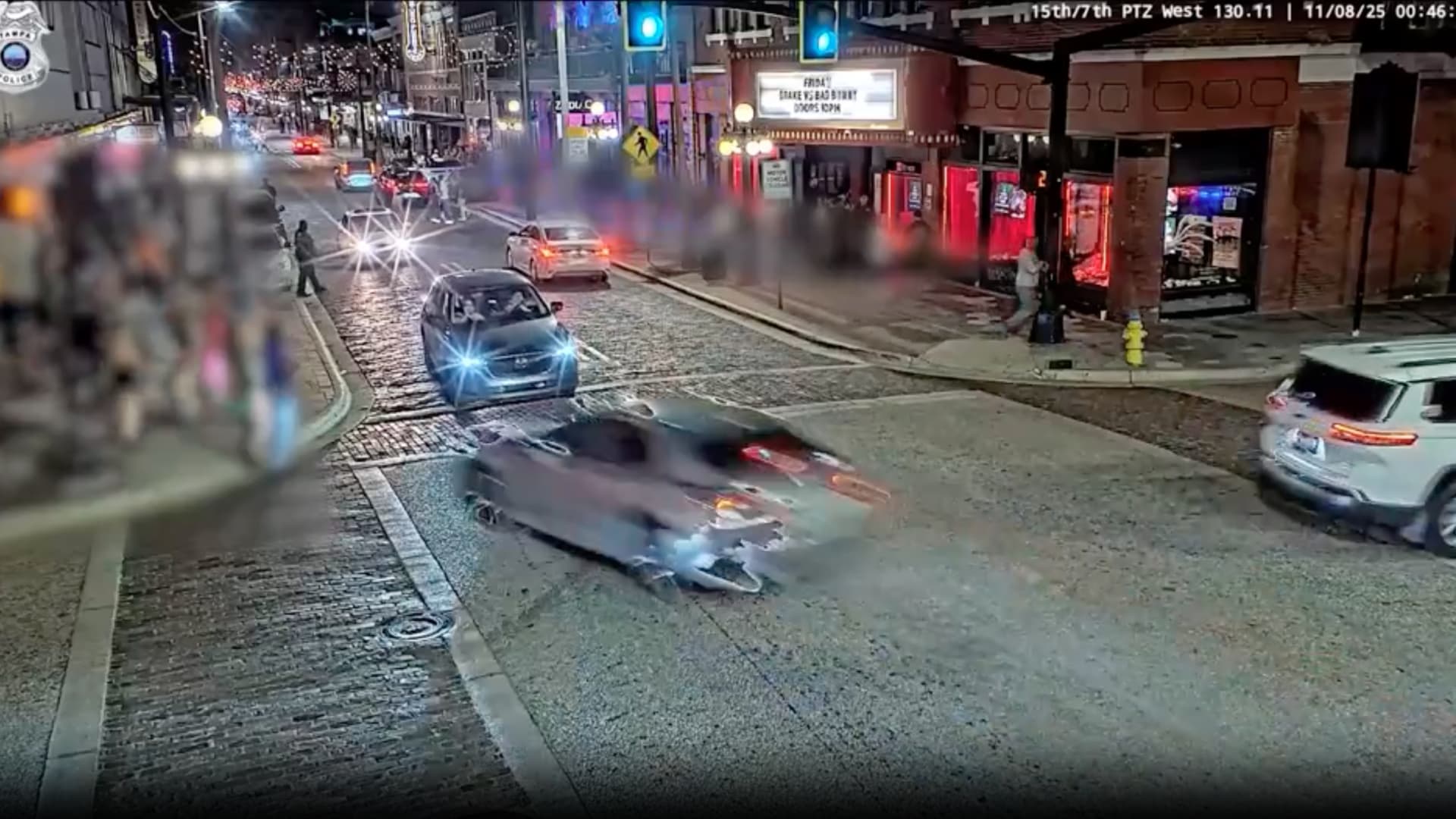 فيديو لسباق غير قانوني بين سيارتين في فلوريدا ينتهي بكارثة مميته