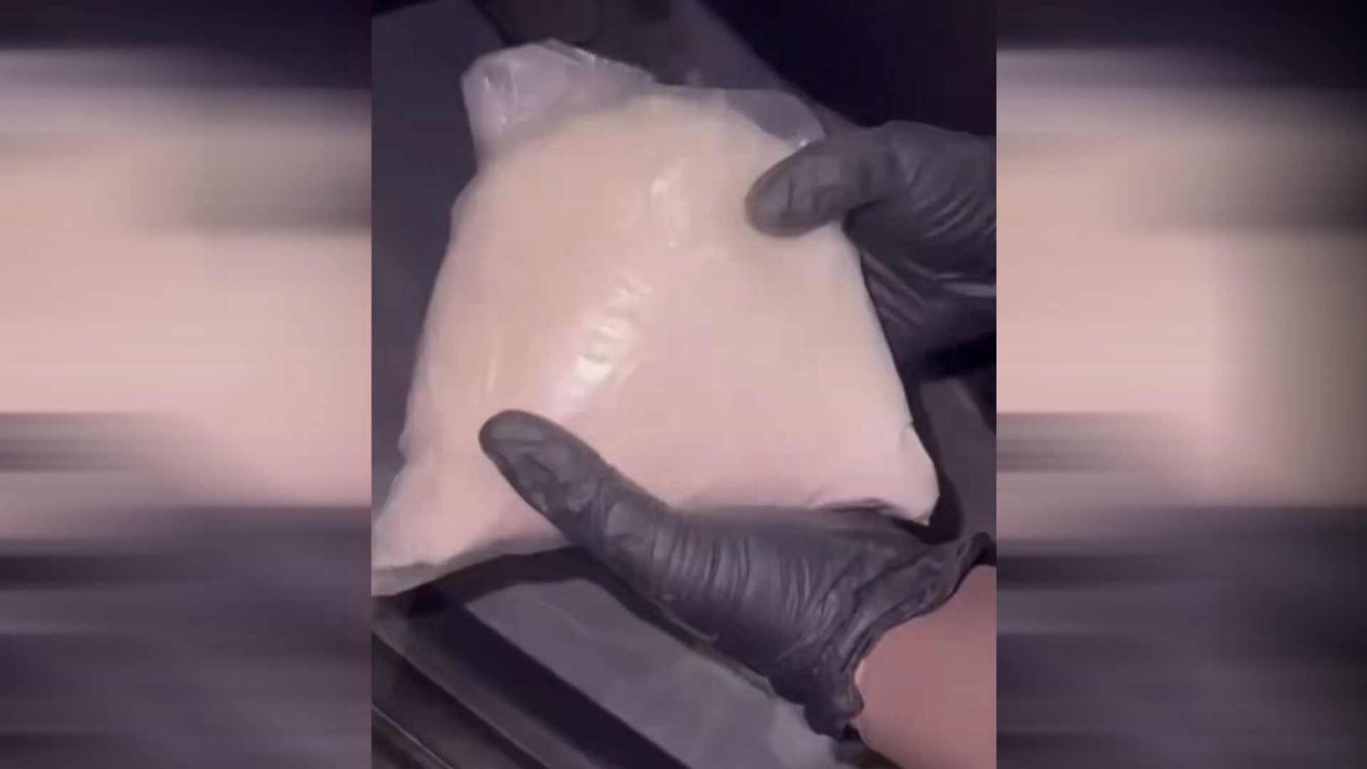 الداخلية السعودية تنشر فيديو أين خبأ مقيمان كيسا من مخدر "الشبو" بسيارتهما